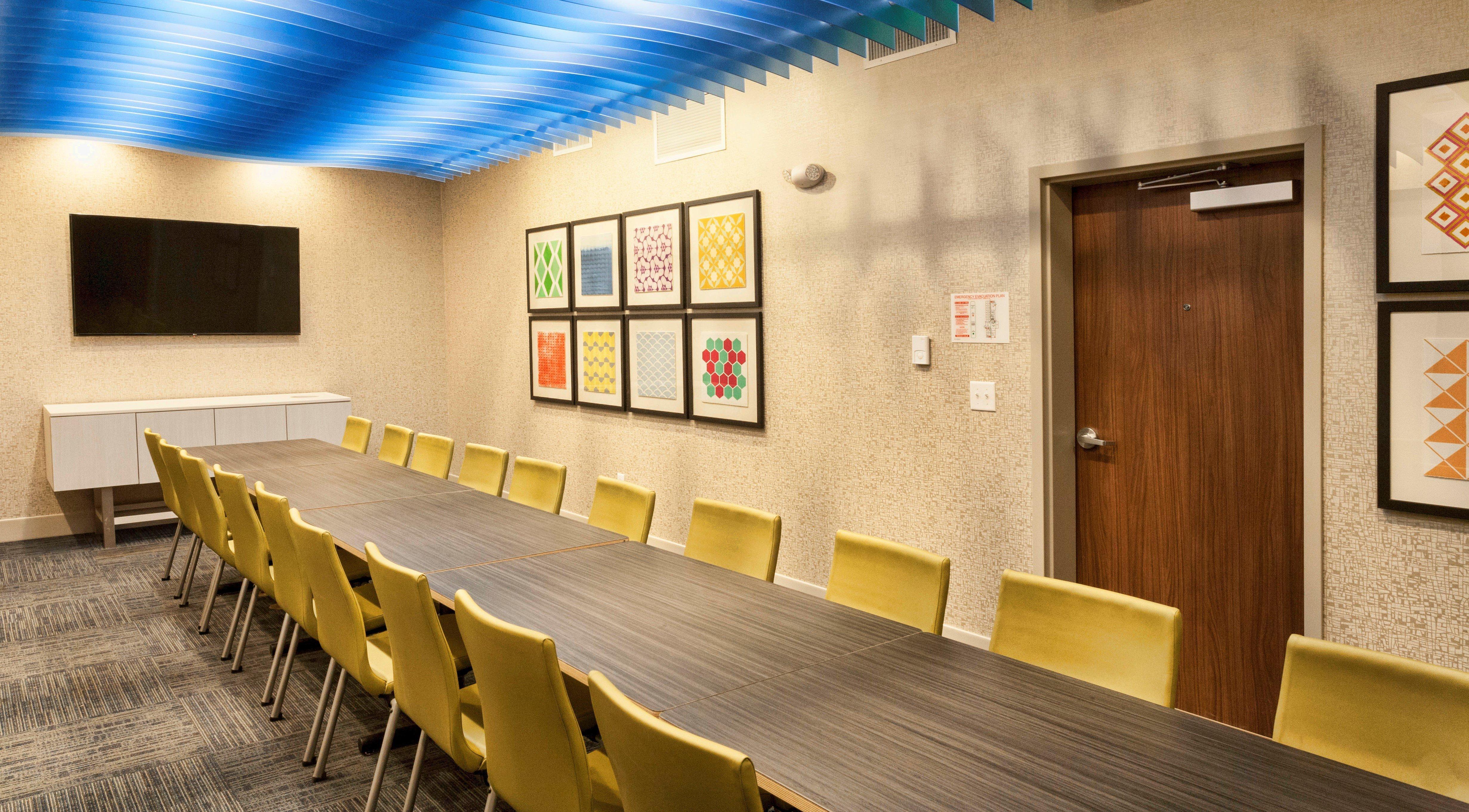 Holiday Inn Express & Suites - Dodge City By Ihg Exterior foto